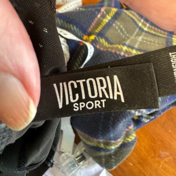 VICTORIA SPORT by Victoria’s Secret sports bra 34DD adjustable straps - Picture 6 of 7